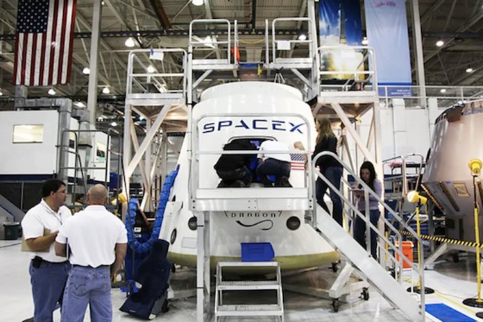 Elon Musk: ‘Bezos retired in order to pursue a full-time job filing lawsuits against SpaceX’_621ea1ed64fb5.jpeg