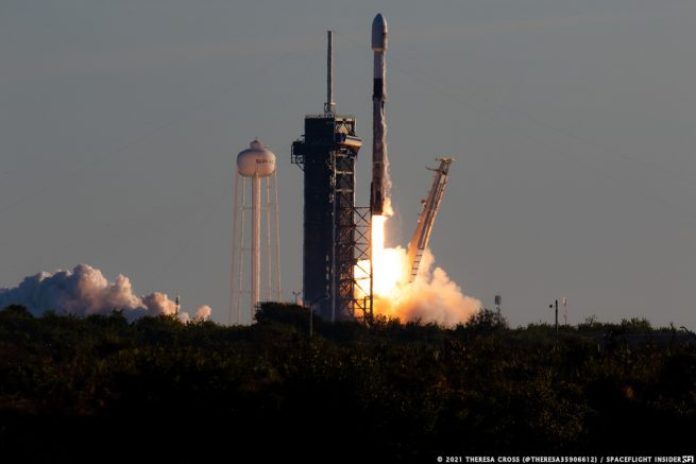 SpaceX launches its latest batch of Starlink satellites atop a Falcon 9 rocket. Credit: Theresa Cross / SpaceFlight Insider