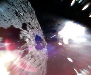 Hopping space dust may influence the way asteroids look and move_62cec49d9a039.jpeg