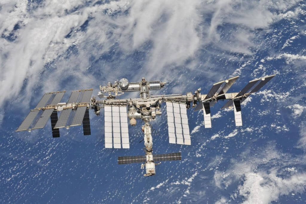 Russia will stay in ISS program at least until 2028: report_62e28b649515d.jpeg