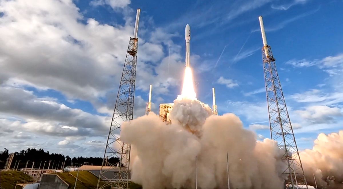 Atlas V rocket launches 2 communications satellites to orbit_633d8082a7f3d.jpeg