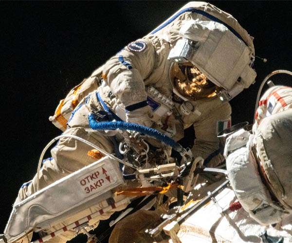 NASA to resume spacewalks after investigation into ‘close call’_6351495a3837f.jpeg