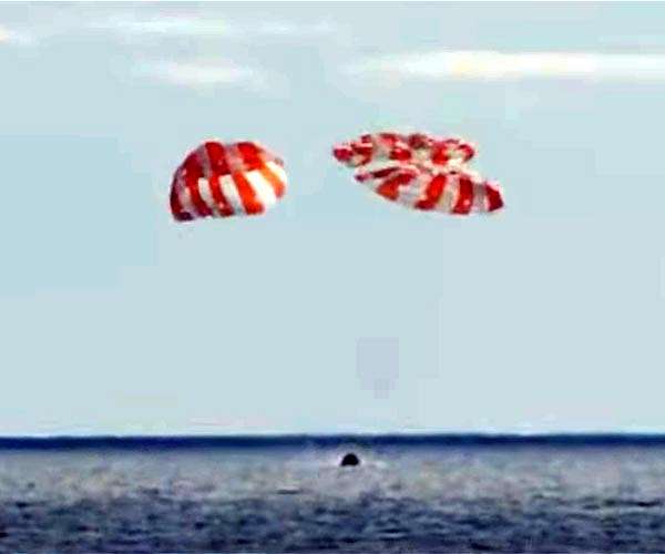 NASA capsule Orion splashes down after record-setting lunar voyage_639728e46061e.jpeg
