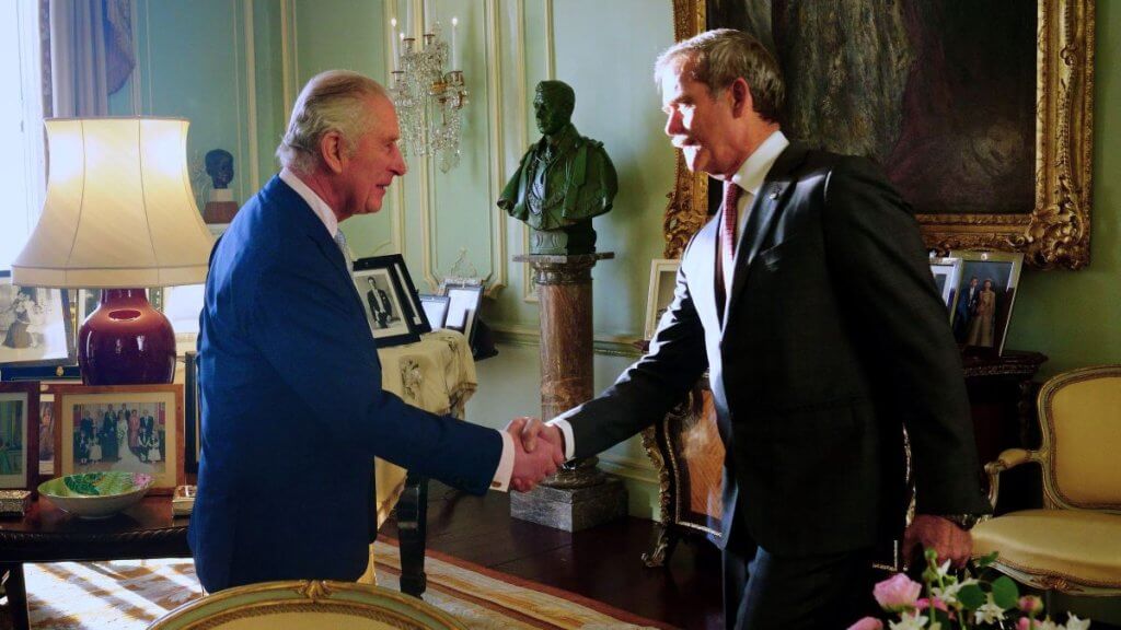 Astronaut Chris Hadfield meets King Charles III, pushes space sustainability_63e640b7c37b5.jpeg