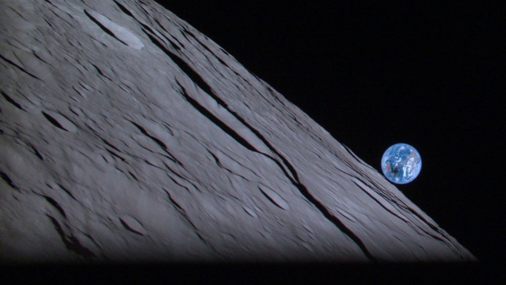 Rare hybrid solar eclipse and Earthrise captured by moon lander ahead of historic landing today (photo)_6448259f9a28e.jpeg