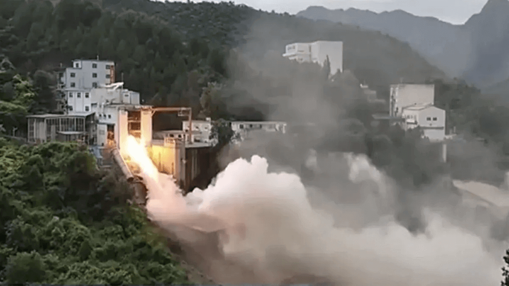 Watch China test fire new engine for its planned crewed moon rocket (video)_64ce55369a037.png