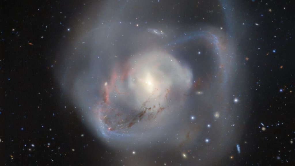 Earth’s nearest supermassive black hole pair lies in the wreckage of a galactic collision_653c535319893.jpeg