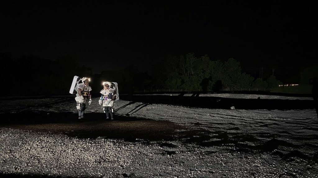 NASA astronaut walks on the ‘moon’ to get ready for Artemis landings (photos)_652559fad8b57.jpeg