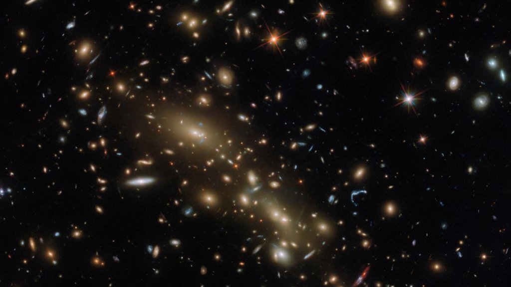 Hubble Space Telescope spies multiple galaxy clusters masquerading as one (image)_656672be1c7e0.jpeg