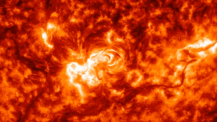 Strong auroras likely as powerful solar flare eruption hurls possible ‘cannibal CME’ toward Earth (video)_656753a076d94.gif