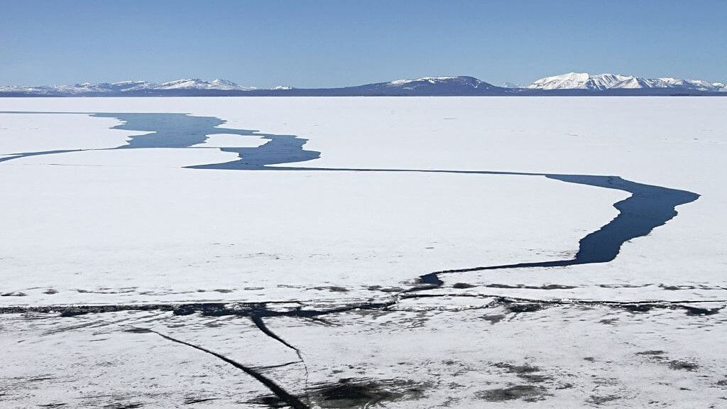 Yellowstone Lake’s weird resistance to climate change could be about to crack_6632baa2f33b0.jpeg