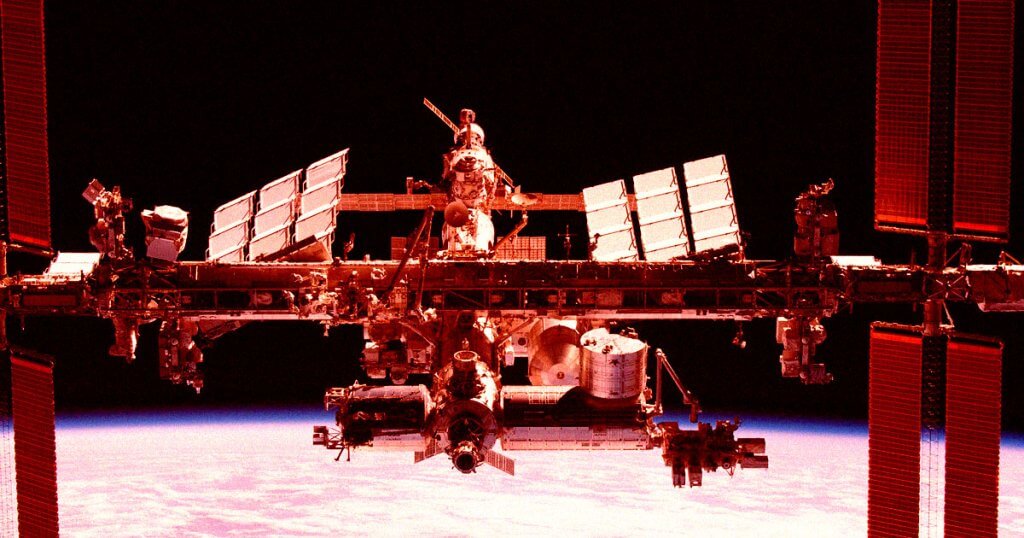 Space Station May Fall for 18 Months Before Finally Being Torn Apart, NASA Says_669a8111dc6f7.jpeg