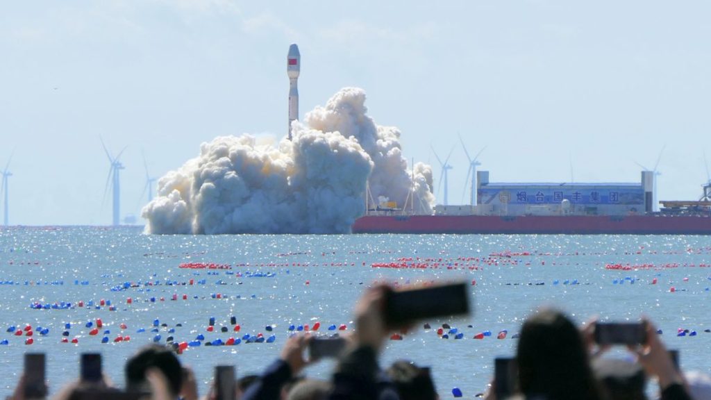 Chinese rocket launches 8 satellites to orbit from ship at sea (video, photos)_66f72c3f89202.jpeg