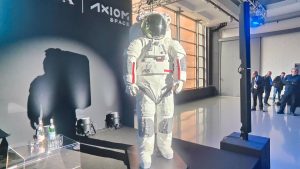 A 21st-century moon suit: Axiom Space’s lunar spacesuit sports 4G comms, Prada looks and Oakley visors for Artemis astronauts_67118828b5d1b.jpeg