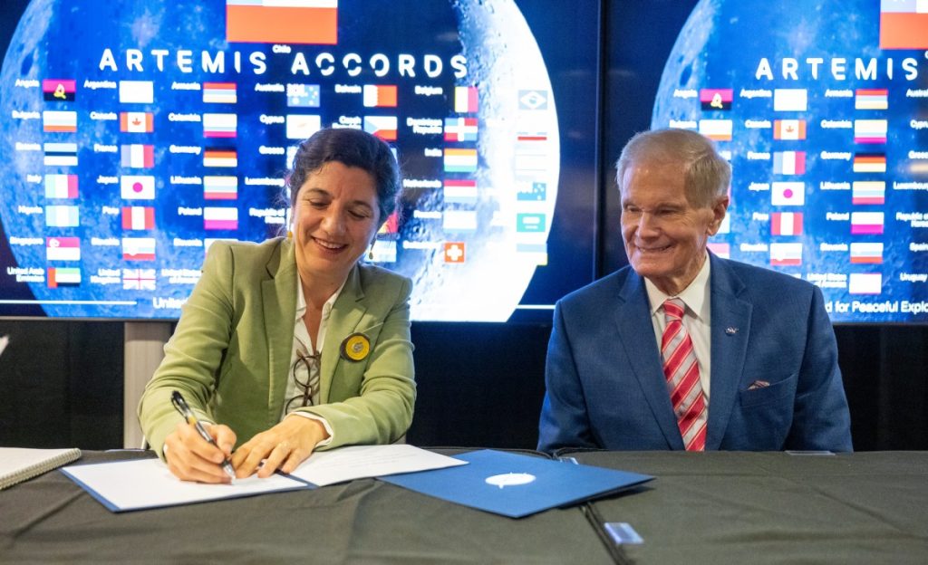 Chile and Cyprus sign the Artemis Accords_67292b6d97db2.jpeg