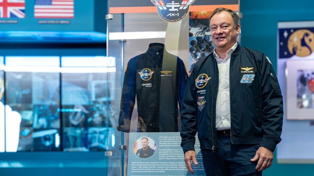 Flight suit worn on 1st all-private astronaut mission to ISS debuts on display_6740e073a022b.jpeg