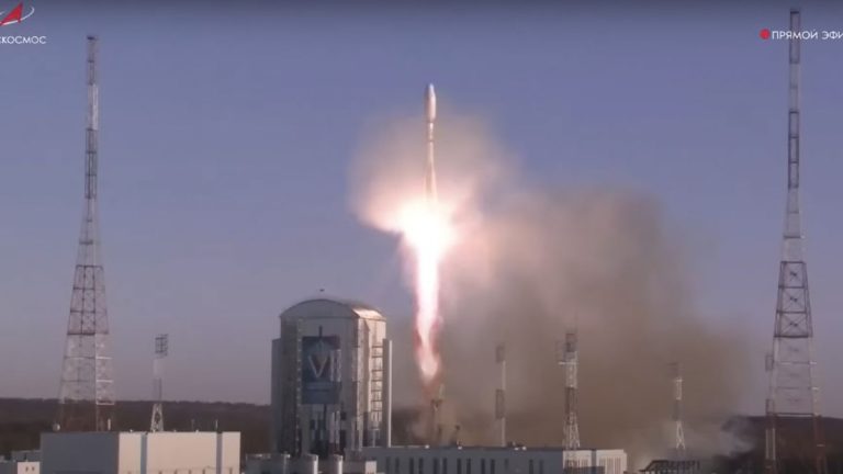 Russia sends 53 satellites to orbit on record-breaking launch (video)_672d6e453082e.jpeg