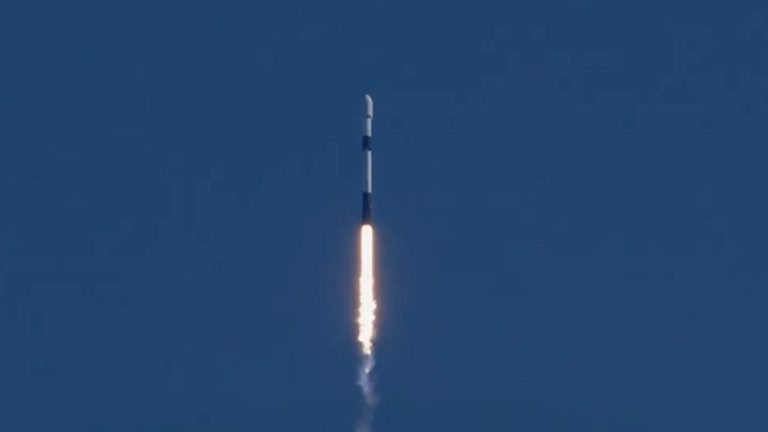 SpaceX rocket launches Koreasat-6A satellite, lands Falcon 9 booster on record-tying 23rd flight (video)_6732602265cb2.jpeg