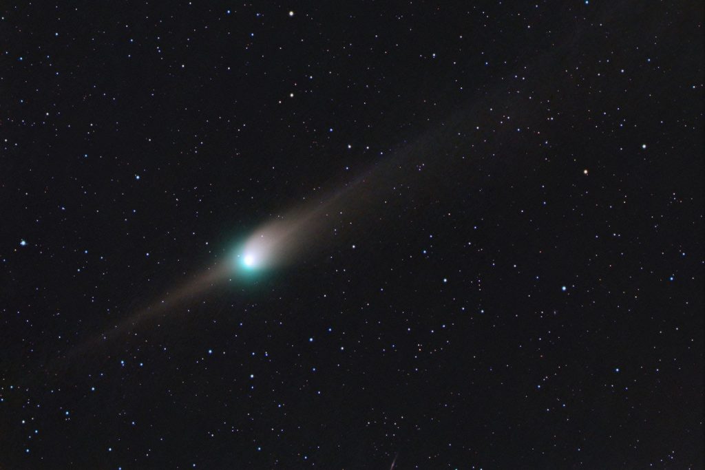 Heads Up: The Brightest Comet of the Year May Light Up the Sky Next Week_677c2efb2d74e.jpeg