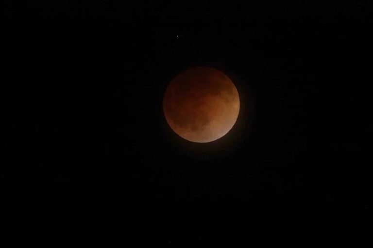 How to Watch the Total Lunar Eclipse and Blood Moon on March 13_67cc9a735d719.jpeg