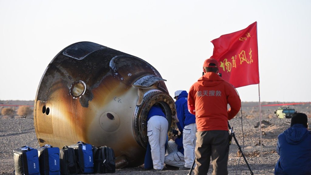 China’s Shenzhou 20 astronauts return to Earth on different spacecraft after finding window cracks in their own (video)_691787ffa53a8.jpeg