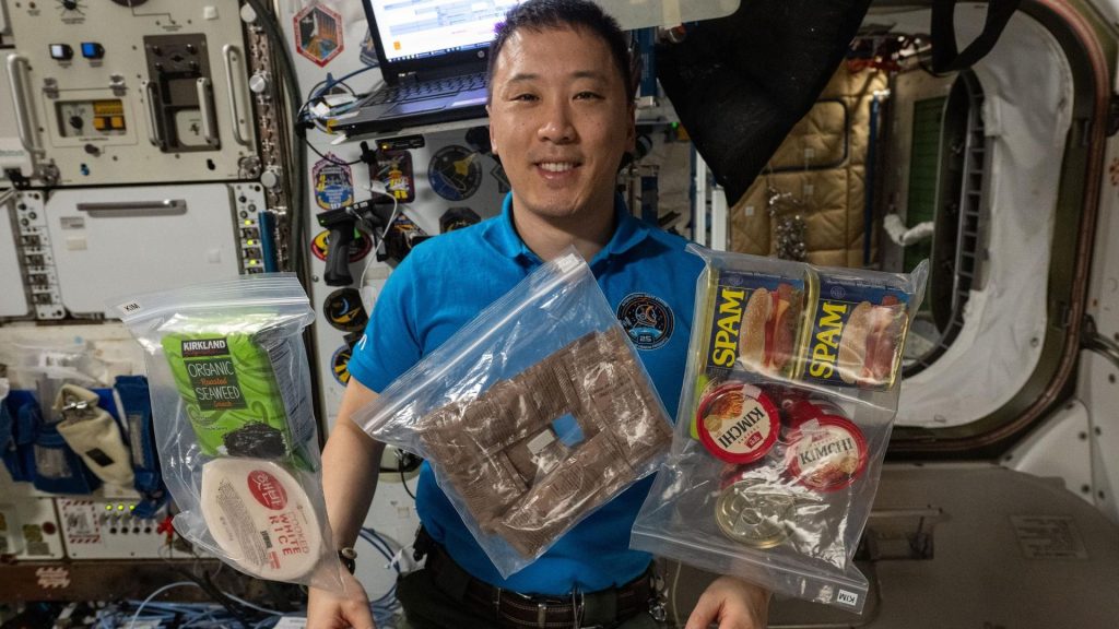 ISS astronaut Jonny Kim floats with his lunch | Space photo of the day for Nov. 27, 2025_6928570a6b434.jpeg