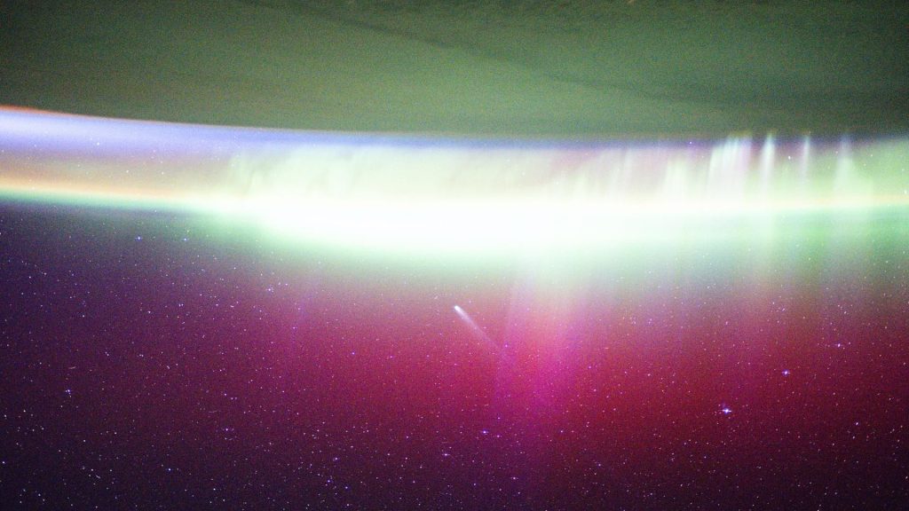 ISS astronauts see comet Lemmon ‘absorbed’ by aurora | Space photo of the day for Nov. 20, 2025_691f1c86abb4a.jpeg
