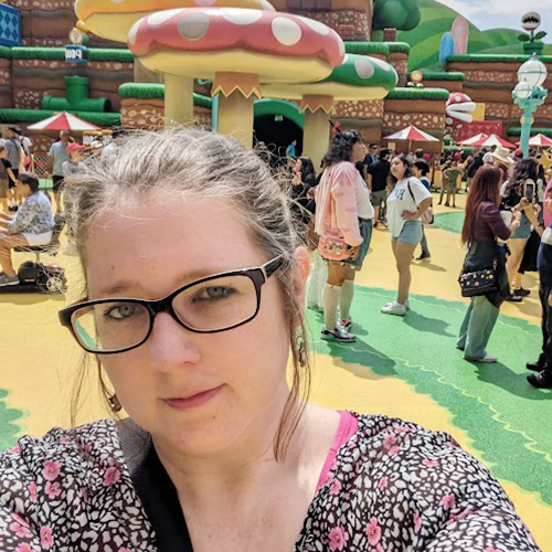 Selfie of author Kimberley Snaith