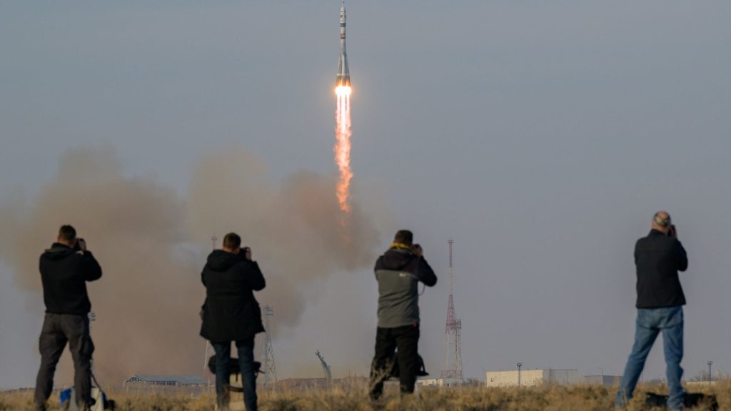 US-Russian Soyuz crew launches to the International Space Station on Thanksgiving Day_6928ab75858a2.jpeg