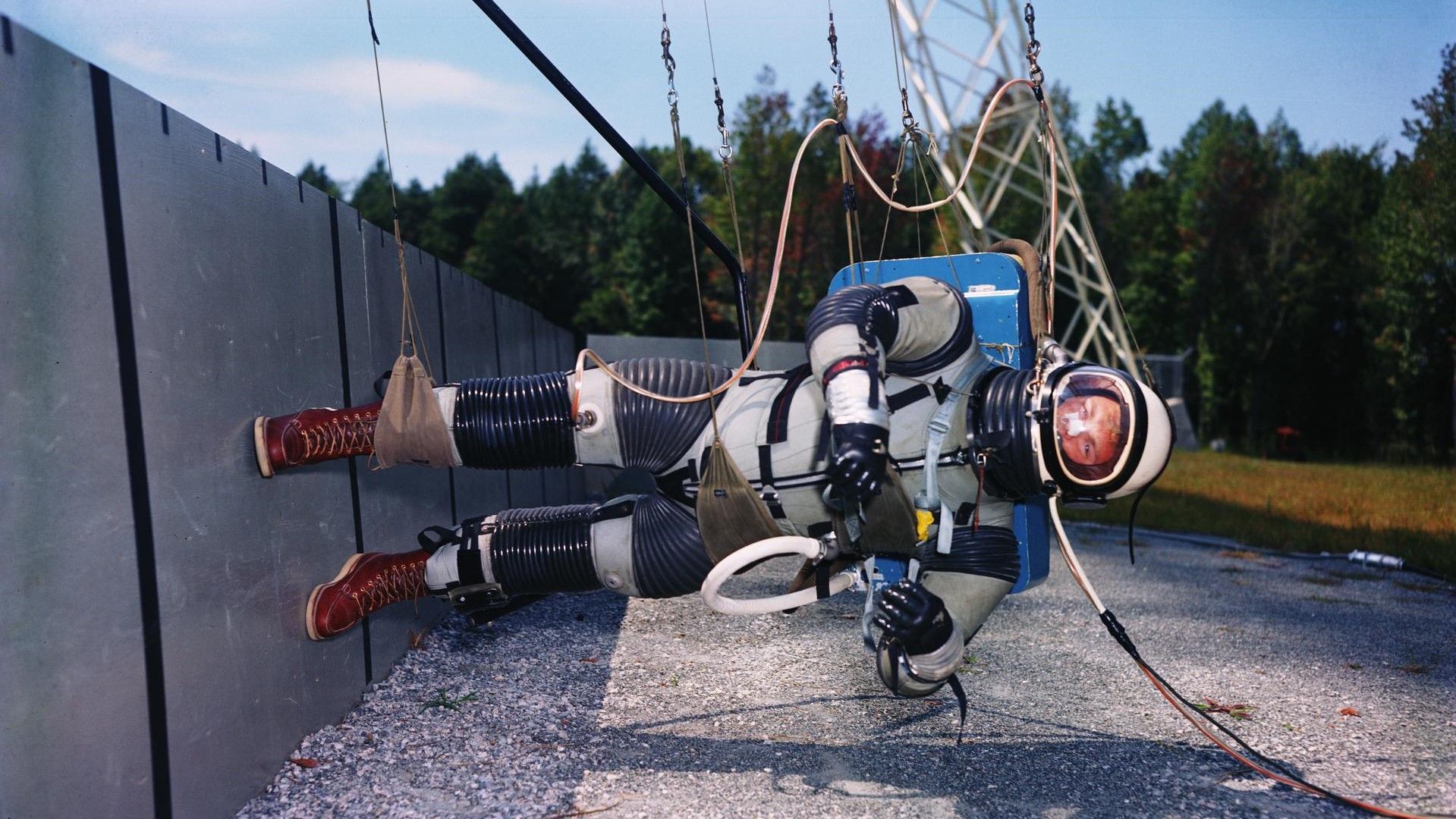 What is gravity?_690e4daf67f09.jpeg