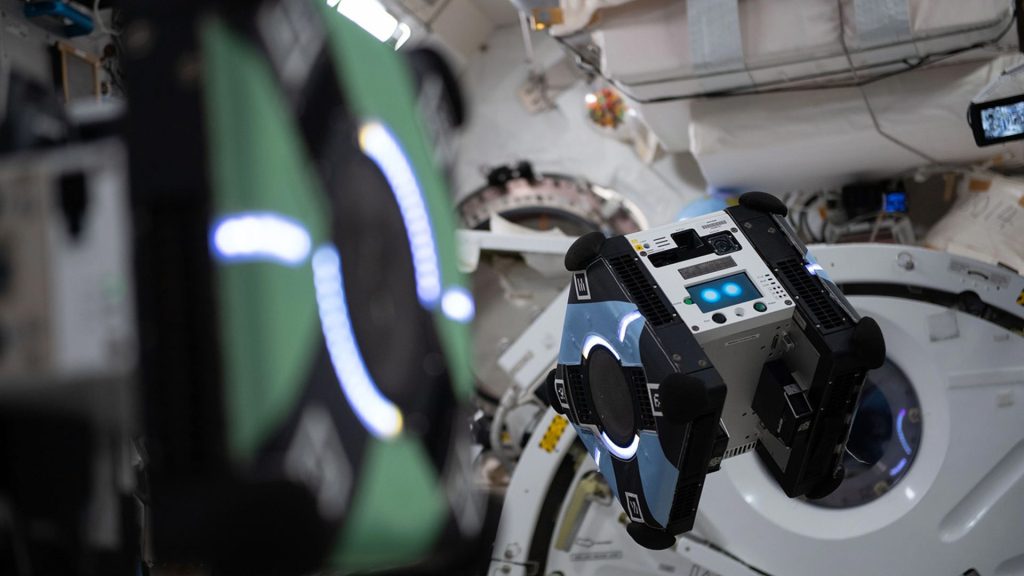AI helps pilot free-flying robot around the International Space Station for 1st time ever_693b206a302d6.jpeg