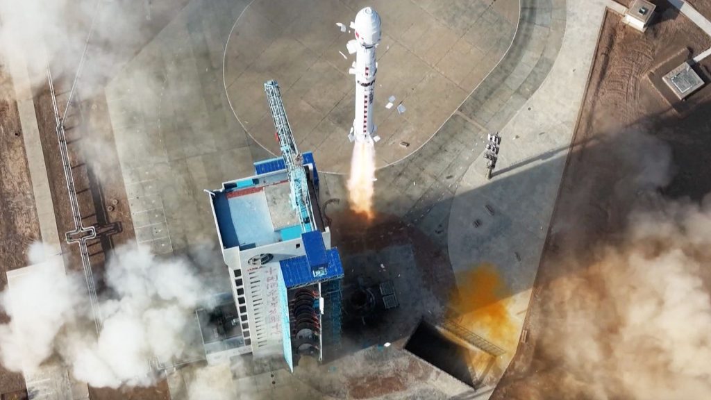 China breaks record with 3 Long March rocket launches in 19-hour stretch (video)_6938d1d3190ac.jpeg