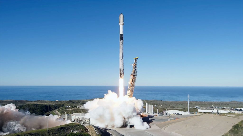 SpaceX Falcon 9 rocket launches Starlink satellites from Vandenberg in California (video)_6936d79898fbb.jpeg