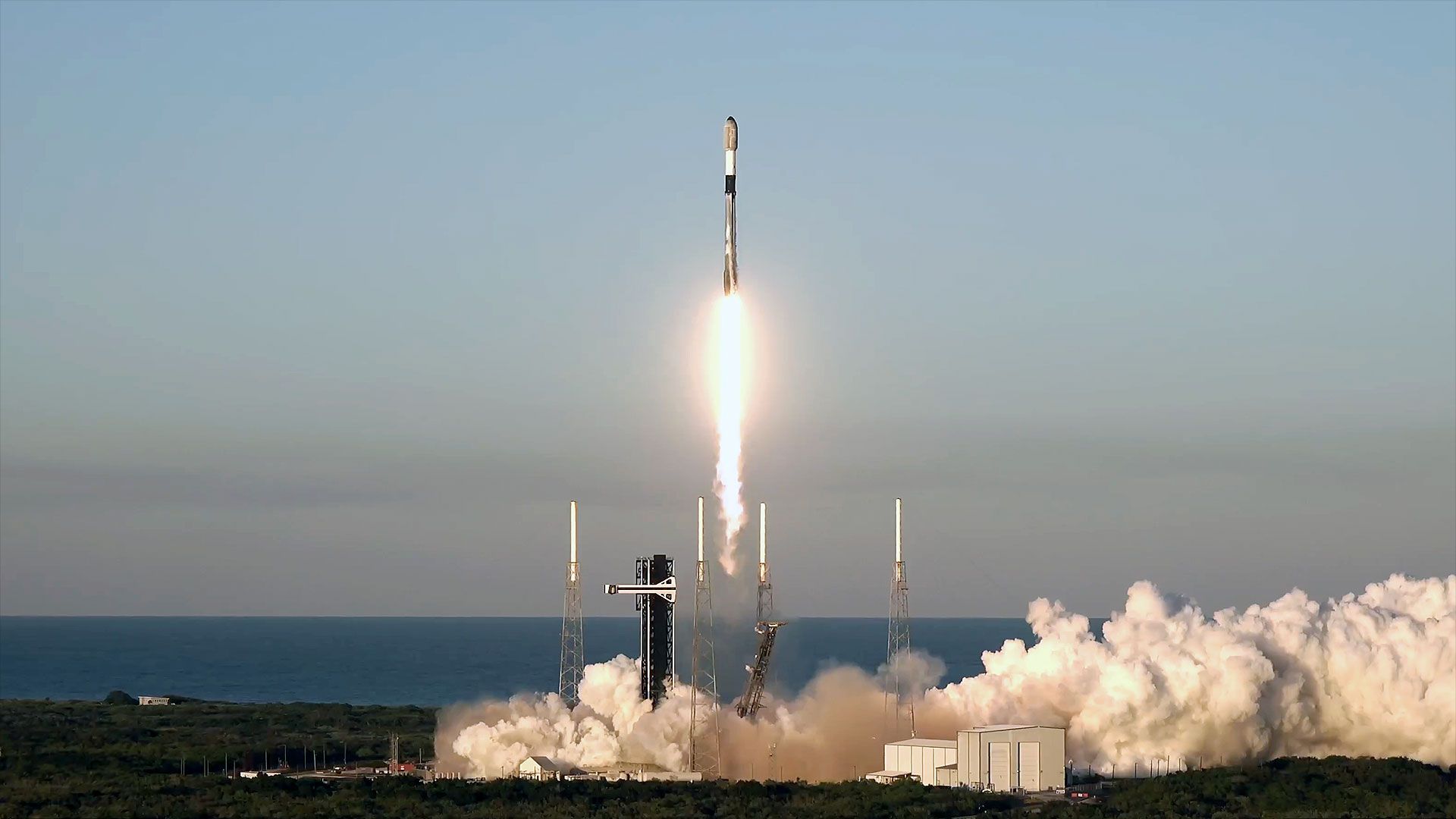 SpaceX launches Starlink satellites from Florida on worldwide 300th orbital flight of 2025 (video)_693b74dadf55c.jpeg