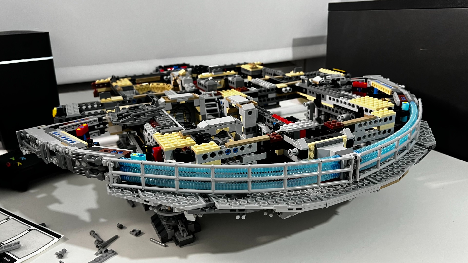 Lego Star Wars UCS Millennium Falcon 75192_Build in progress 2