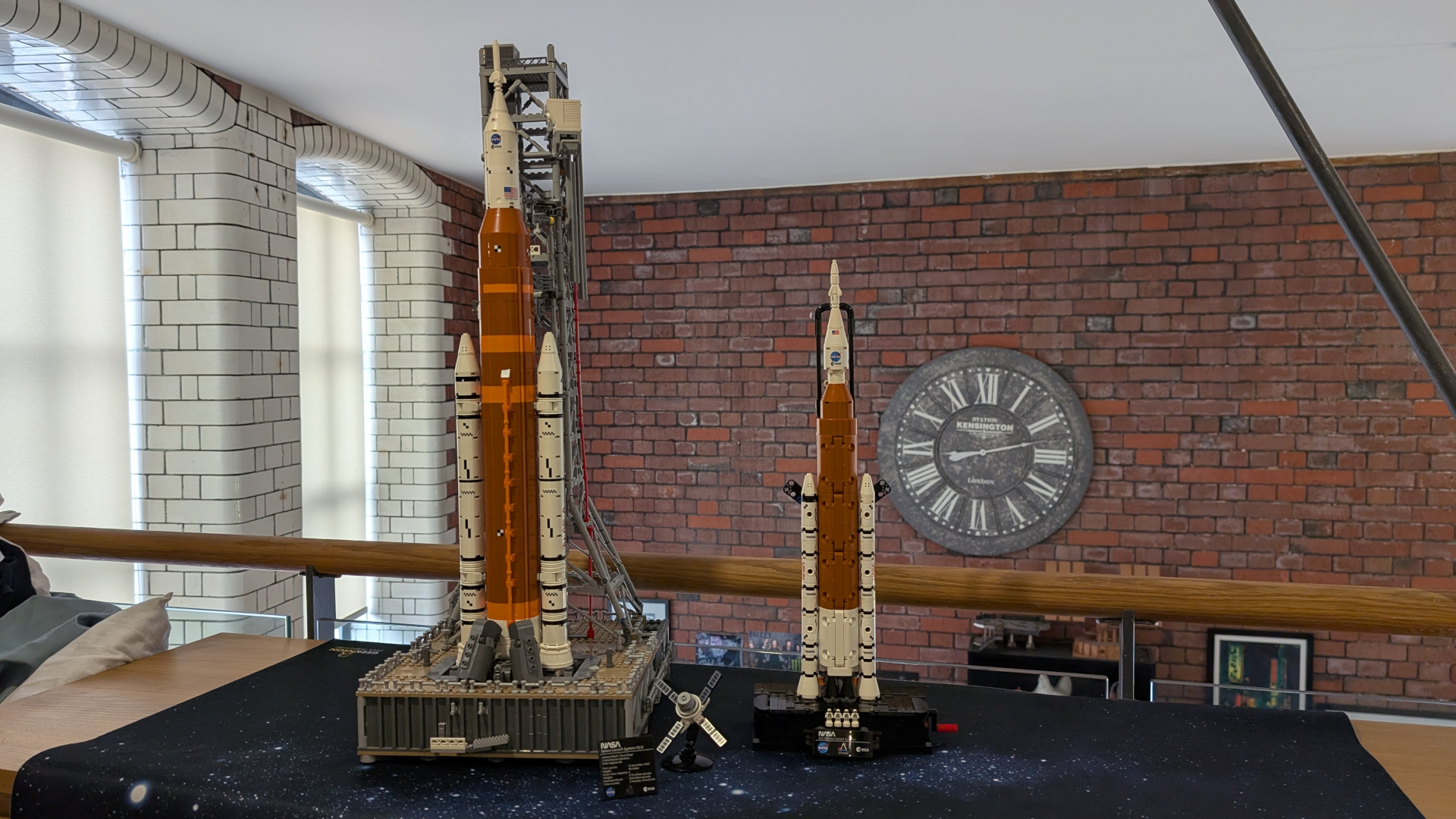 Image showing the two different Lego Artemis SLS sets