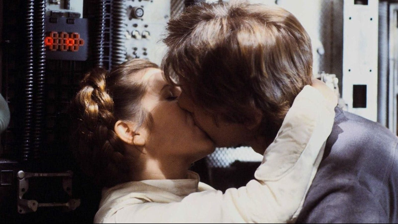 Han and Leia kissing in Star Wars