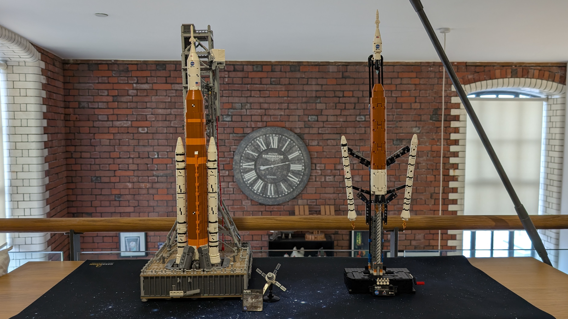 Image showing the two different Lego Artemis SLS sets