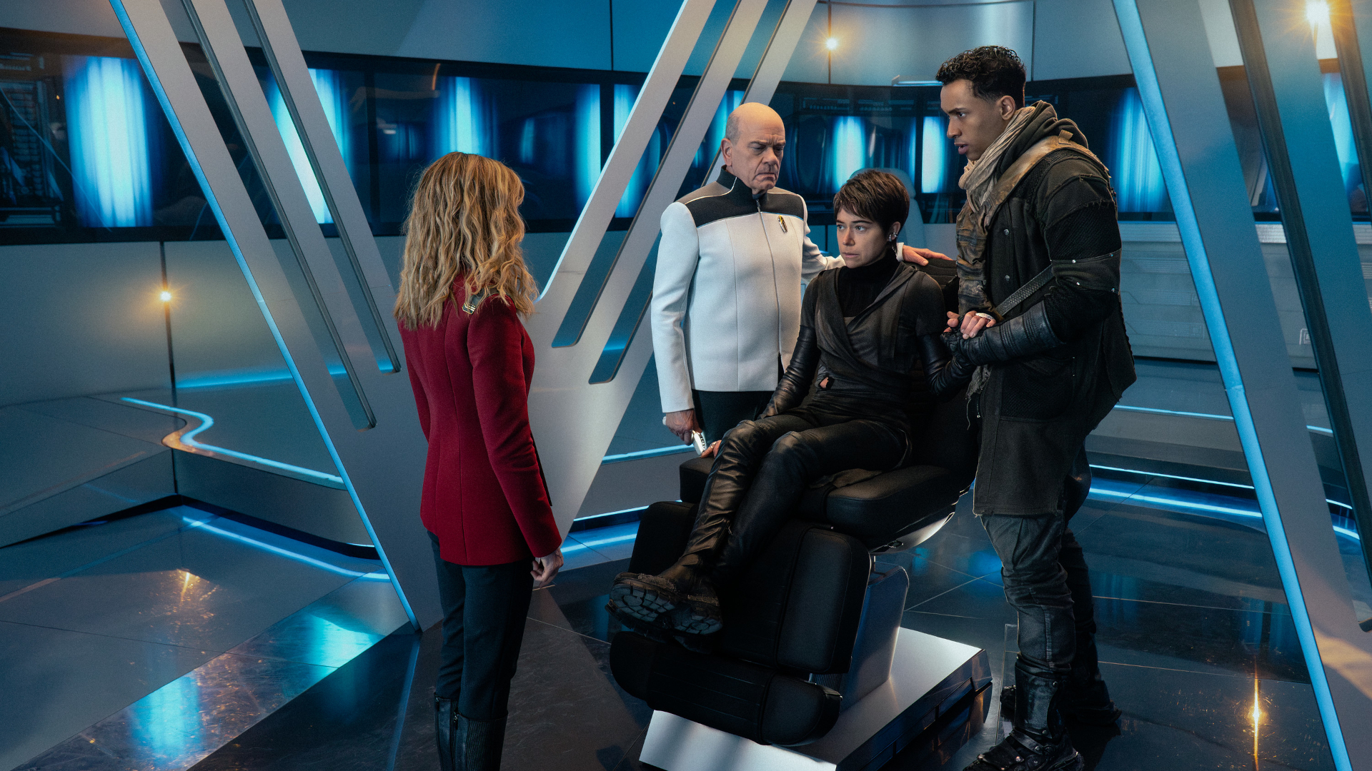 L-R: Holly Hunter as Captain Nahla Ake, Robert Picardo as The Doctor, Tatiana Maslany as Anisha, and Sandro Rosta as Caleb in season 1, episode 9, of Star Trek: Starfleet Academy streaming on Paramount+. Photo Credit: Michael Gibson/Paramount+