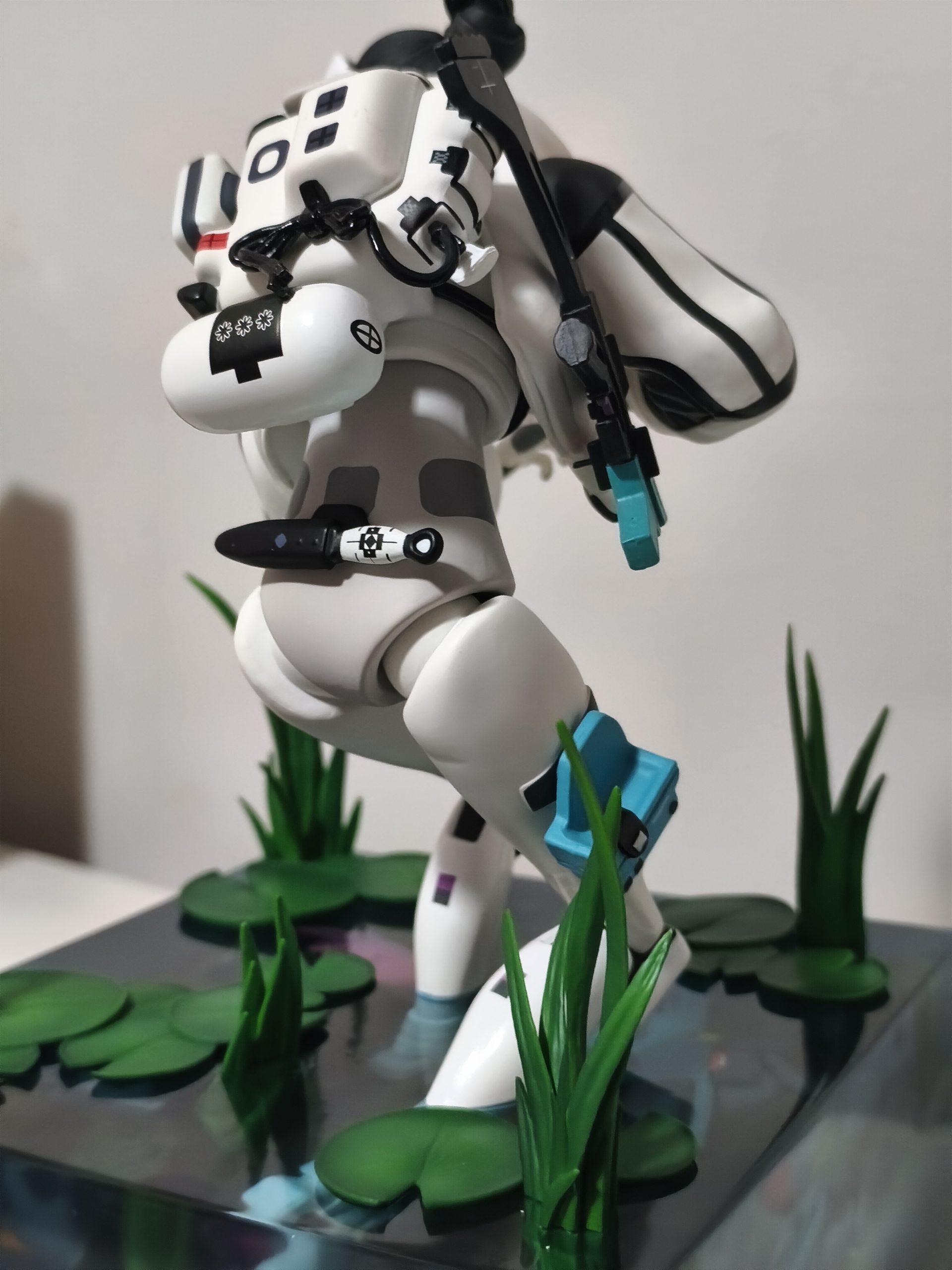 The 1/6th Scale Thief Statue included in the Marathon’s Collector’s Edition.