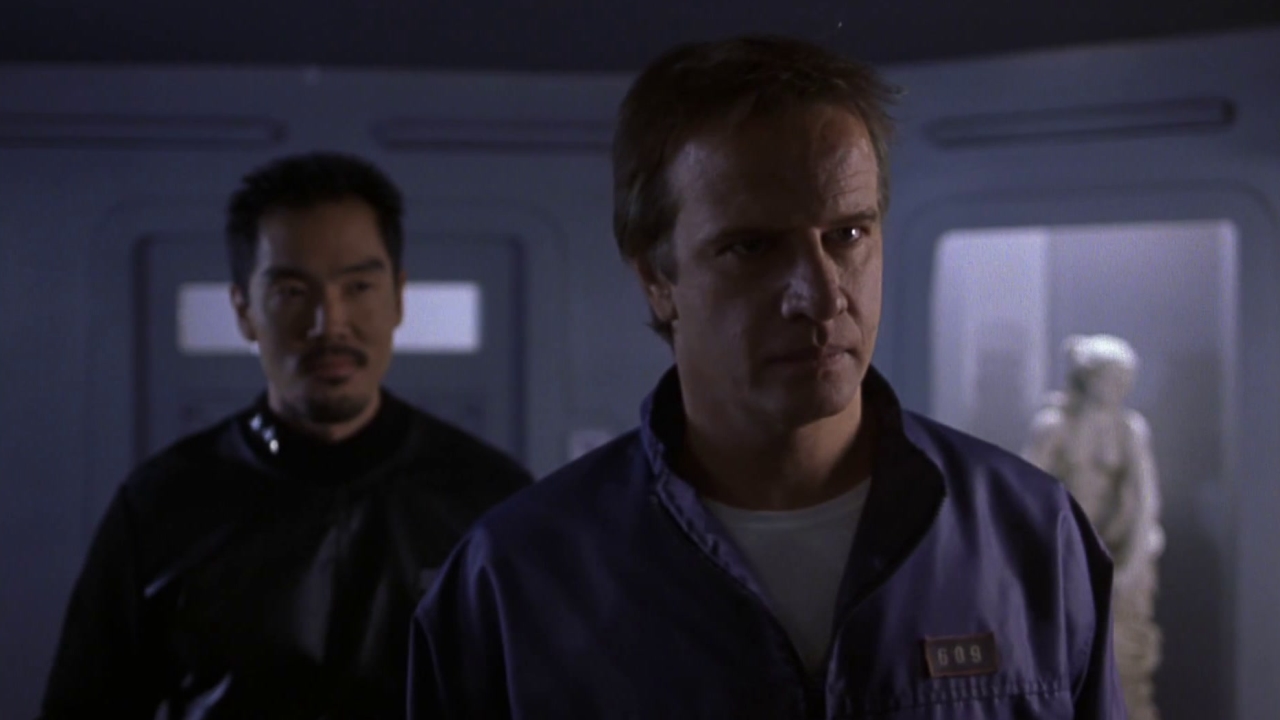 Screenshot from Fortress 2: Re-Entry (2000)